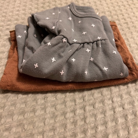 Set of Quincy Mae onesie & dress 0-3 months - Picture 6 of 6
